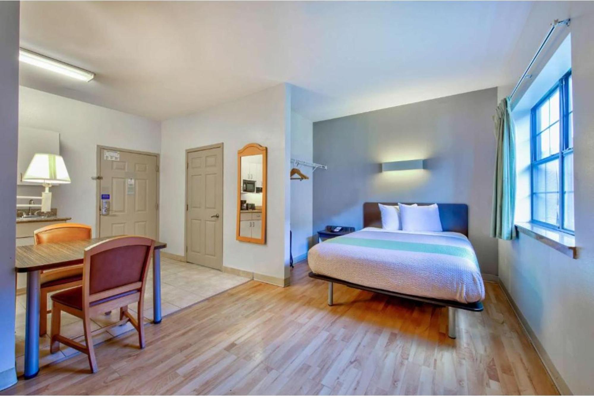 Oyo Townhouse Beaumont Medical Center Area Hotel Exterior photo