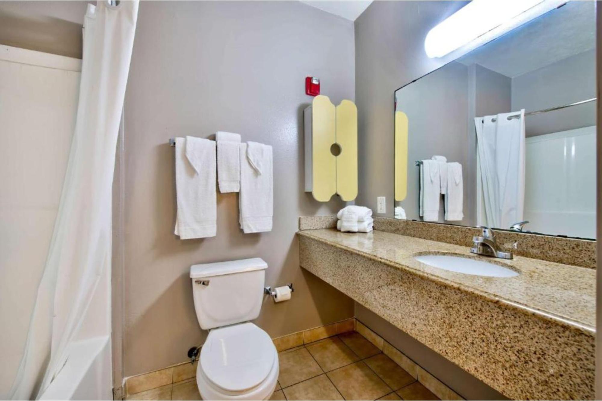 Oyo Townhouse Beaumont Medical Center Area Hotel Exterior photo