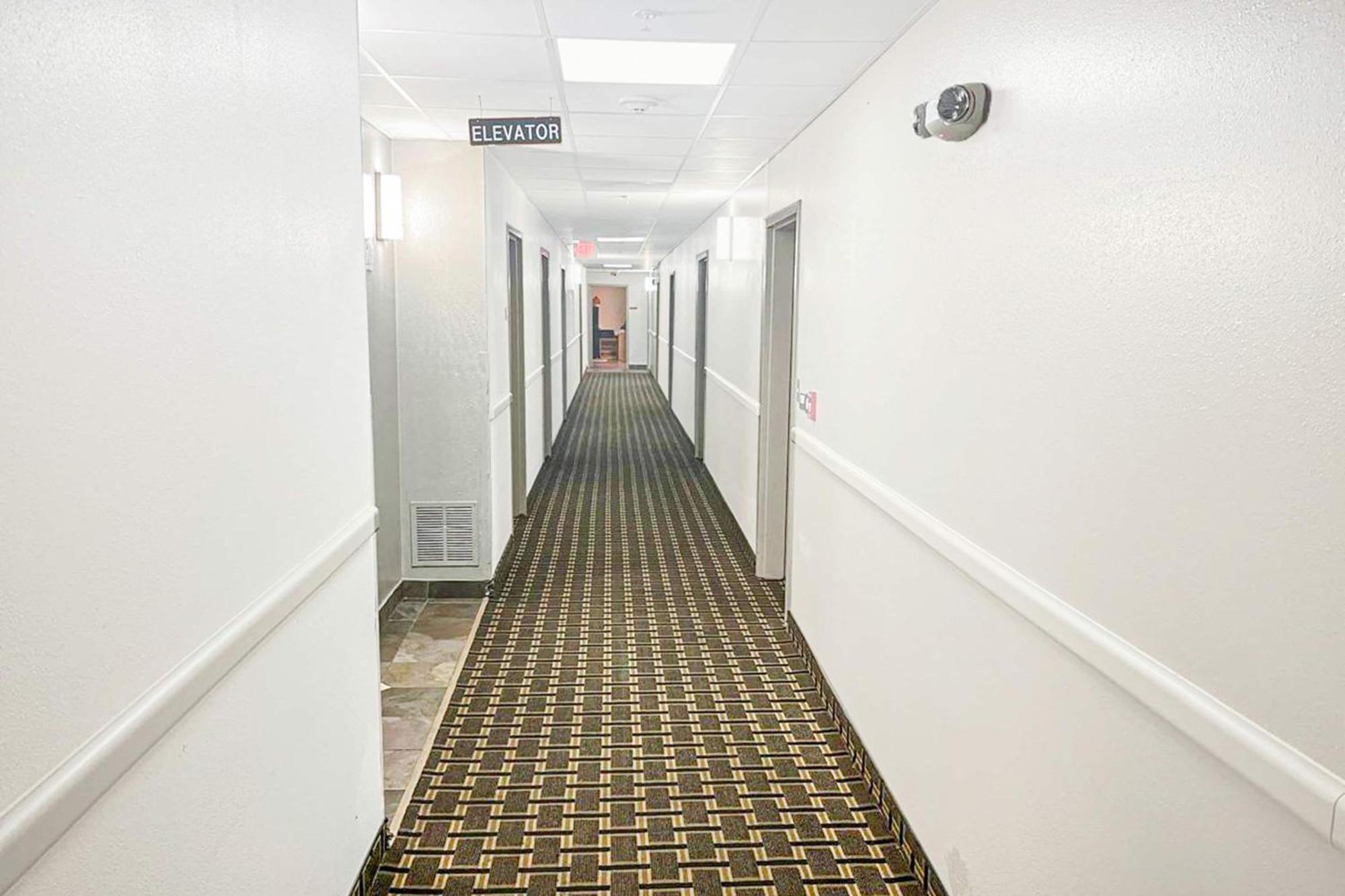 Oyo Townhouse Beaumont Medical Center Area Hotel Exterior photo